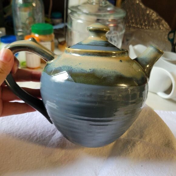 Tumbleweed pottery tea pot with lid - Picture 2 of 7